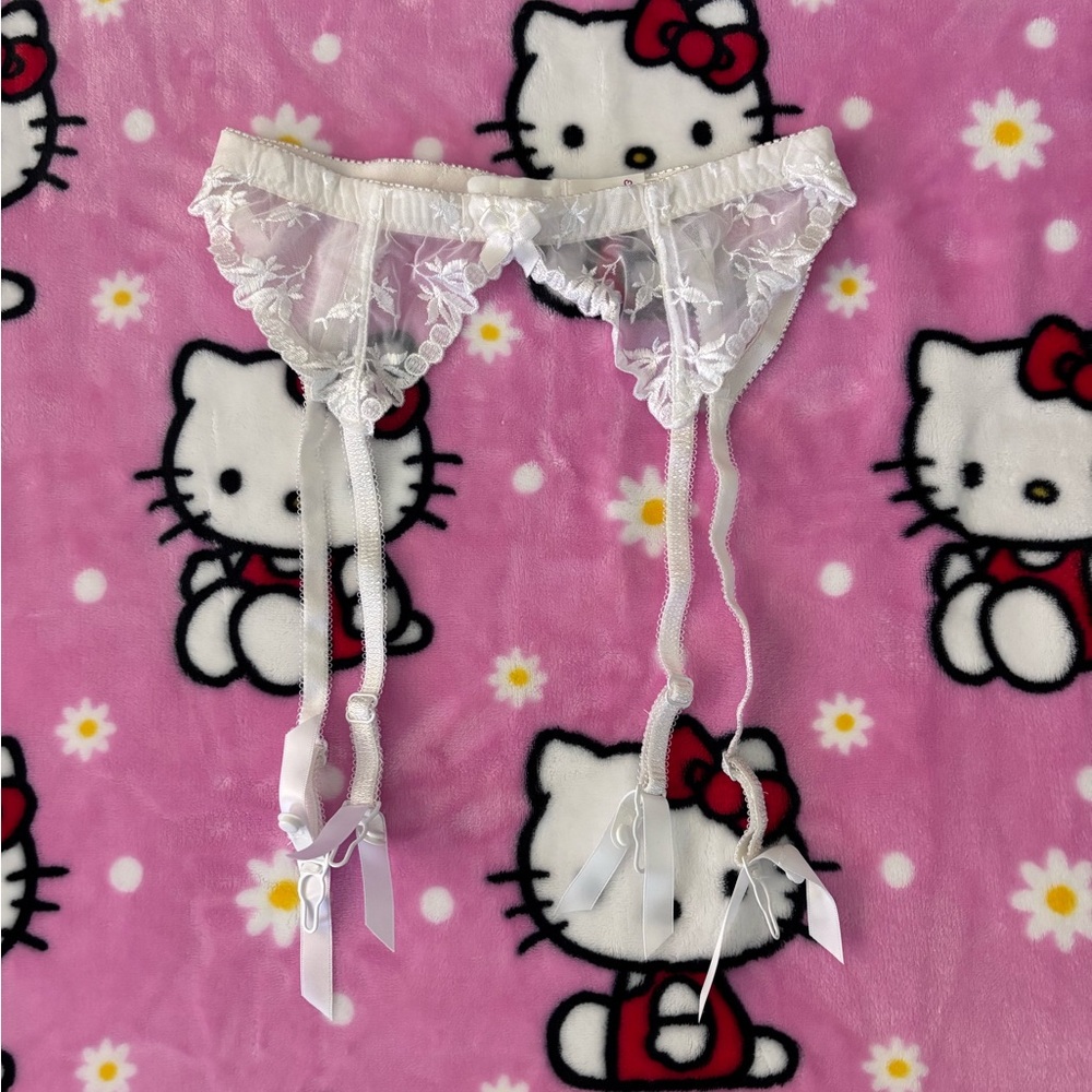 Vintage 90s Victoria’s Secret Garter Belt